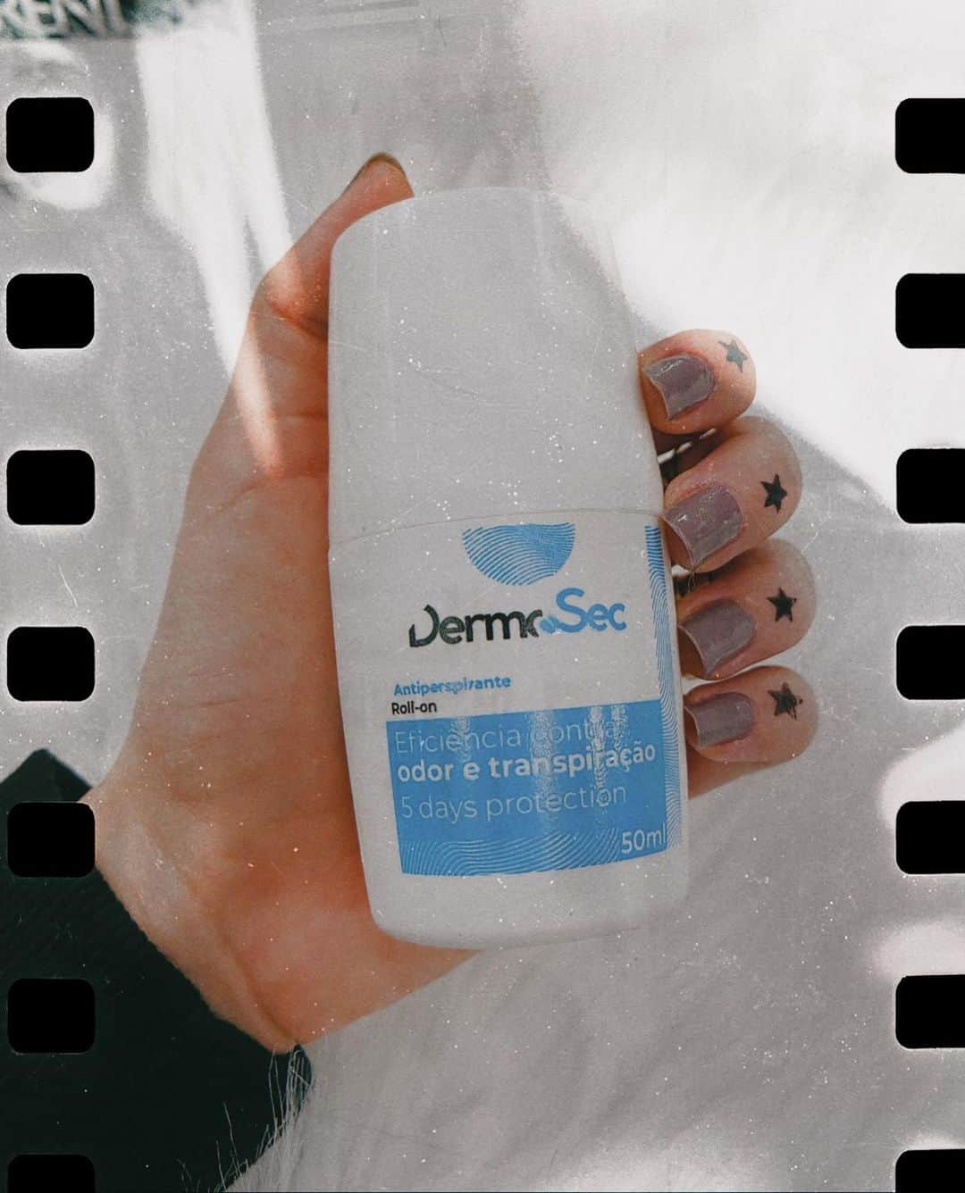 Gabriela Salesさんのインスタグラム写真 - (Gabriela SalesInstagram)「Pizza agora só se for de comer 😂😂😂 aloka. Lacrinhas, descobri recentemente esse antitranspirante dermatológico da @dermosec e tô amando! Ele promete eliminar o suor excessivo (hiperidrose), odor axilar (bromidrose) e bactérias. Ele é mais potente que desodorantes comuns. Lá no site deles tem tudo explicadinho! E quem for comprar tem meu cupom pra ganhar 5% de desconto Extra e Frete Grátis para todo o Brasil: RICADEMARRE 💙 *publi #VivadeBraçosAbertos #DermoSec」8月6日 5時47分 - ricademarre