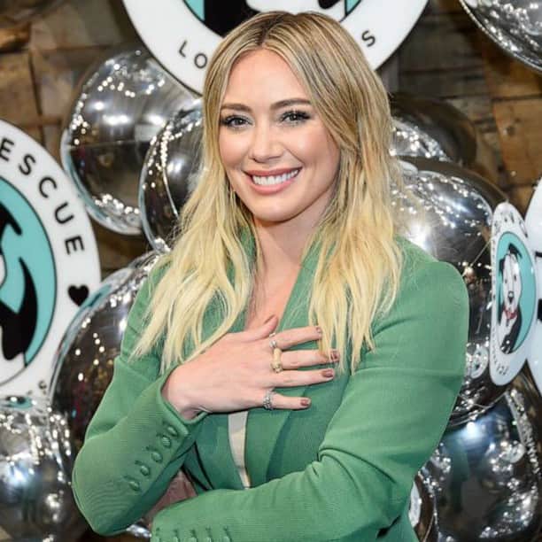 Good Morning Americaさんのインスタグラム写真 - (Good Morning AmericaInstagram)「Hilary Duff revealed how she lost weight while enjoying bread, chocolate and wine and we are here for it! Link in bio for her weight loss tricks.」8月6日 6時00分 - goodmorningamerica