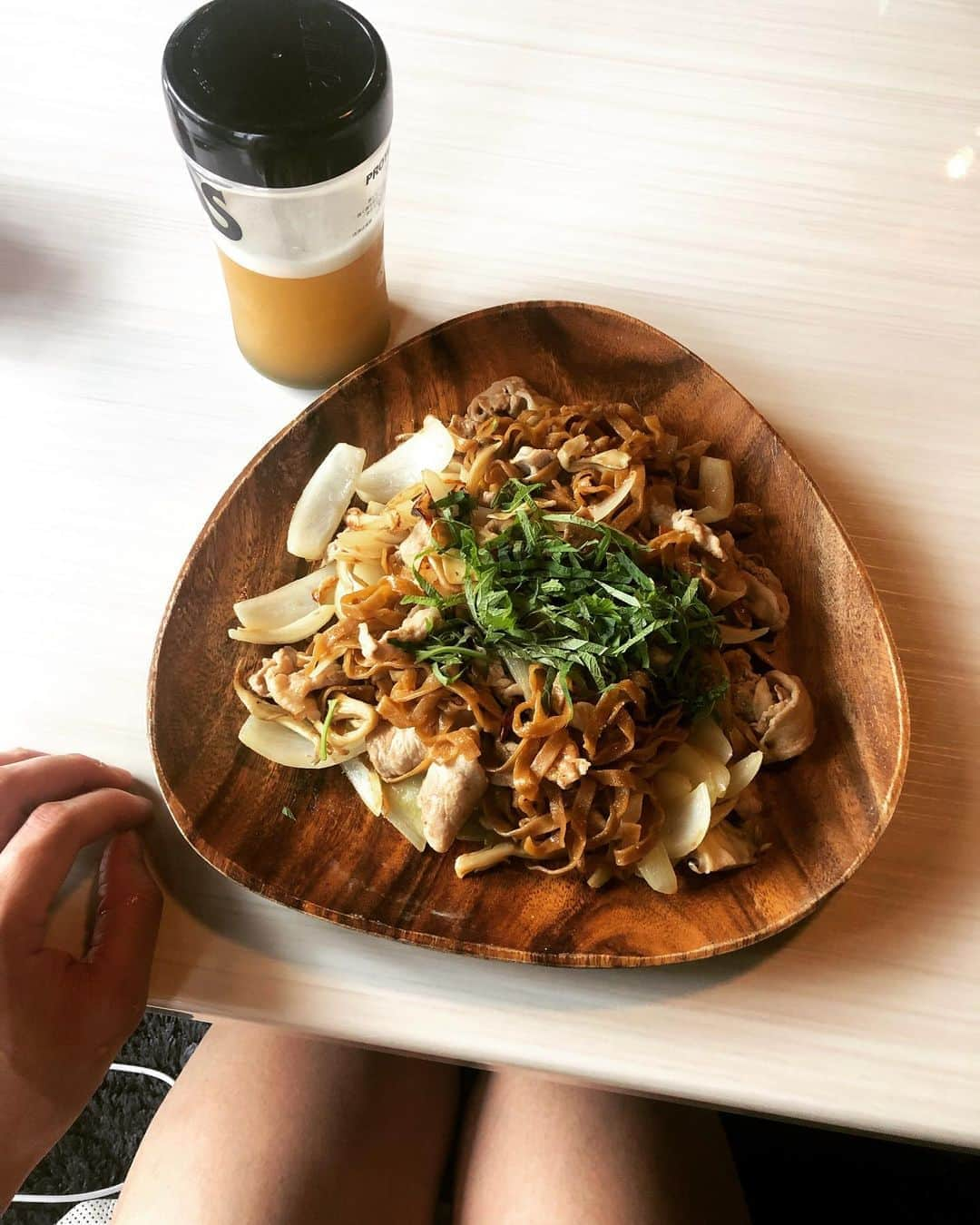 樽美酒研二さんのインスタグラム写真 - (樽美酒研二Instagram)「素裸正座昼ごはん🍝🧎‍♂️ いただきます🙏」8月6日 11時27分 - ketsu.no.kamisama