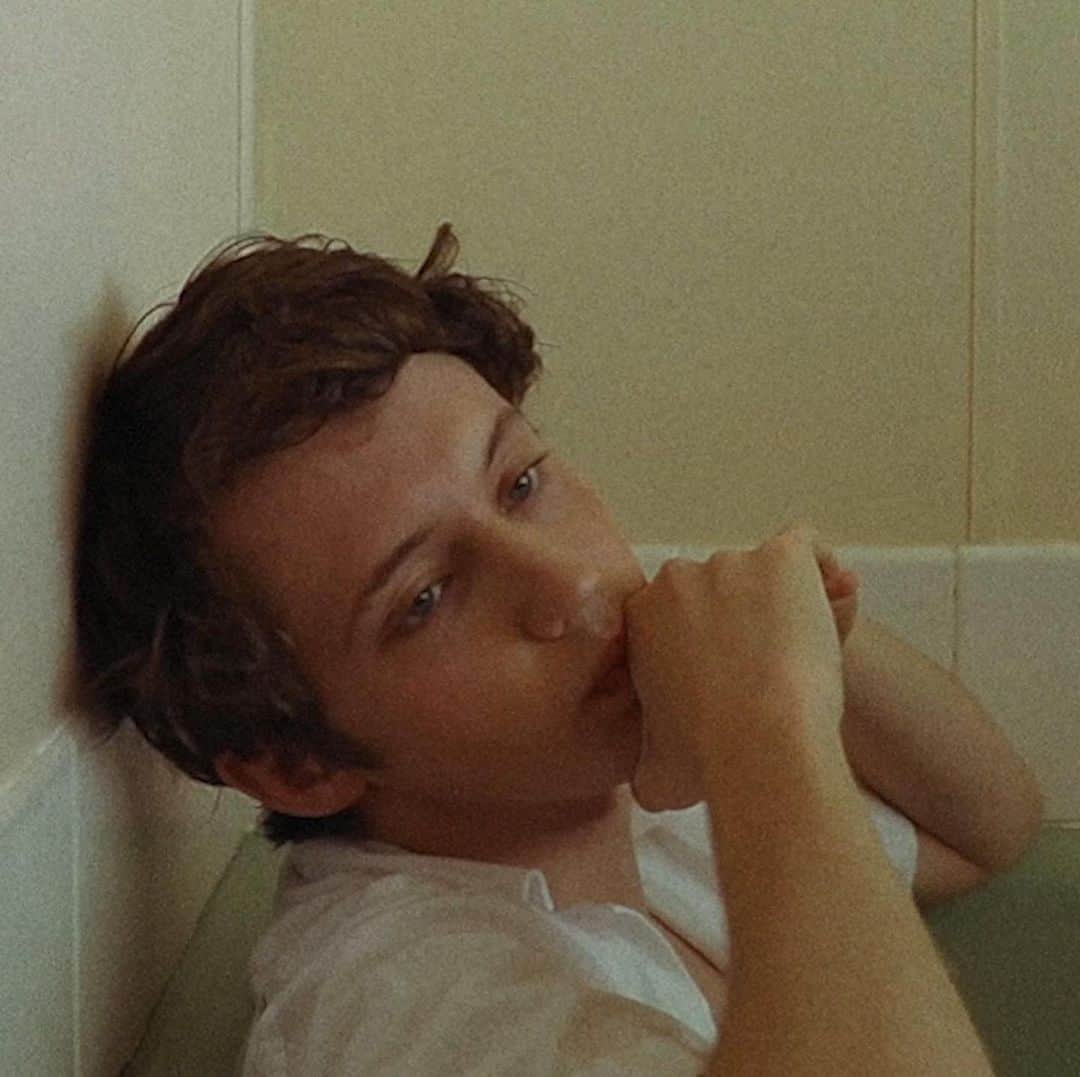 Vevoさんのインスタグラム写真 - (VevoInstagram)「@troyesivan takes his feelings to the tub in his woozy new visual 🛀 Check out "Rager teenager!," from his upcoming 'In A Dream' EP and get into your own teenage angst. ⠀⠀⠀⠀⠀⠀⠀⠀⠀ ▶️[Link in bio] #TroyeSivan #RagerTeenager」8月6日 6時03分 - vevo