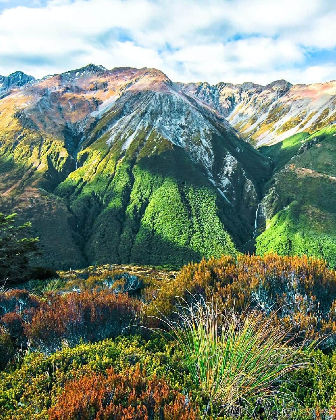 Lonely Planetのインスタグラム：「😍You don't even need a tent to get to this view!   There are actually day hikes in New Zealand that can get you to views like this one. Some of them are all-day affairs and can be quite strenuous but the rewards are certainly breathtaking. Visit the link in our bio to see our favorites.  💚Double tap and let us know if day hiking in New Zealand sounds like good addition to the bucket list.」