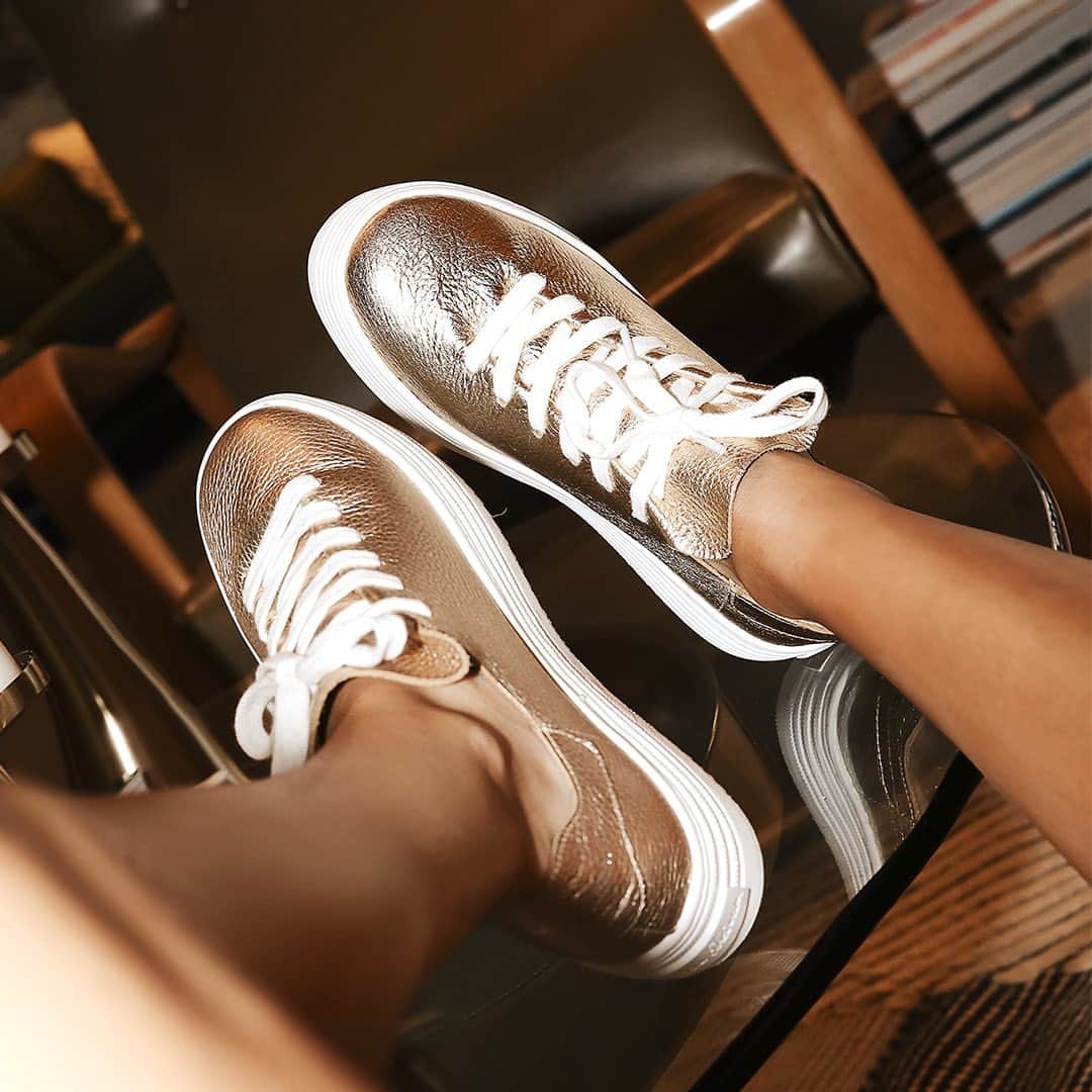 サムエデルマンのインスタグラム：「THE PIPPY Platform sneaker. Now available at Samedelman.com  #SamEdelman #FORCESOFNATURE #PreFall2020」