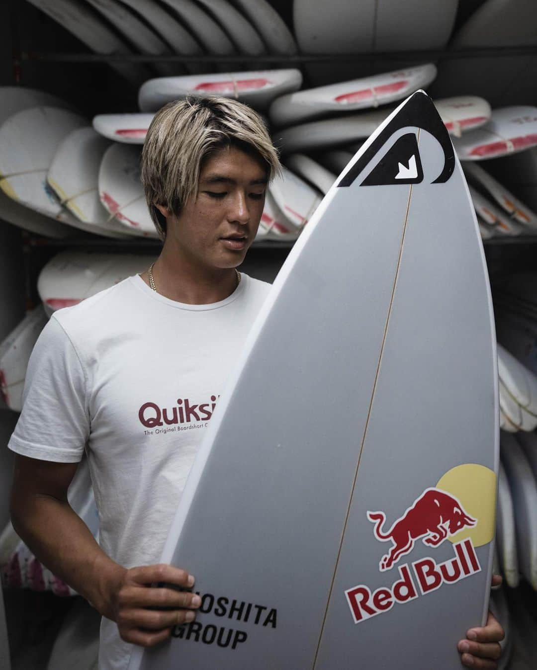 五十嵐カノアさんのインスタグラム写真 - (五十嵐カノアInstagram)「Went to visit @sharpeyesurfboards yesterday to talk about new designs and picked up some new boards. 🙃 @tannercarney」8月6日 6時30分 - kanoaigarashi