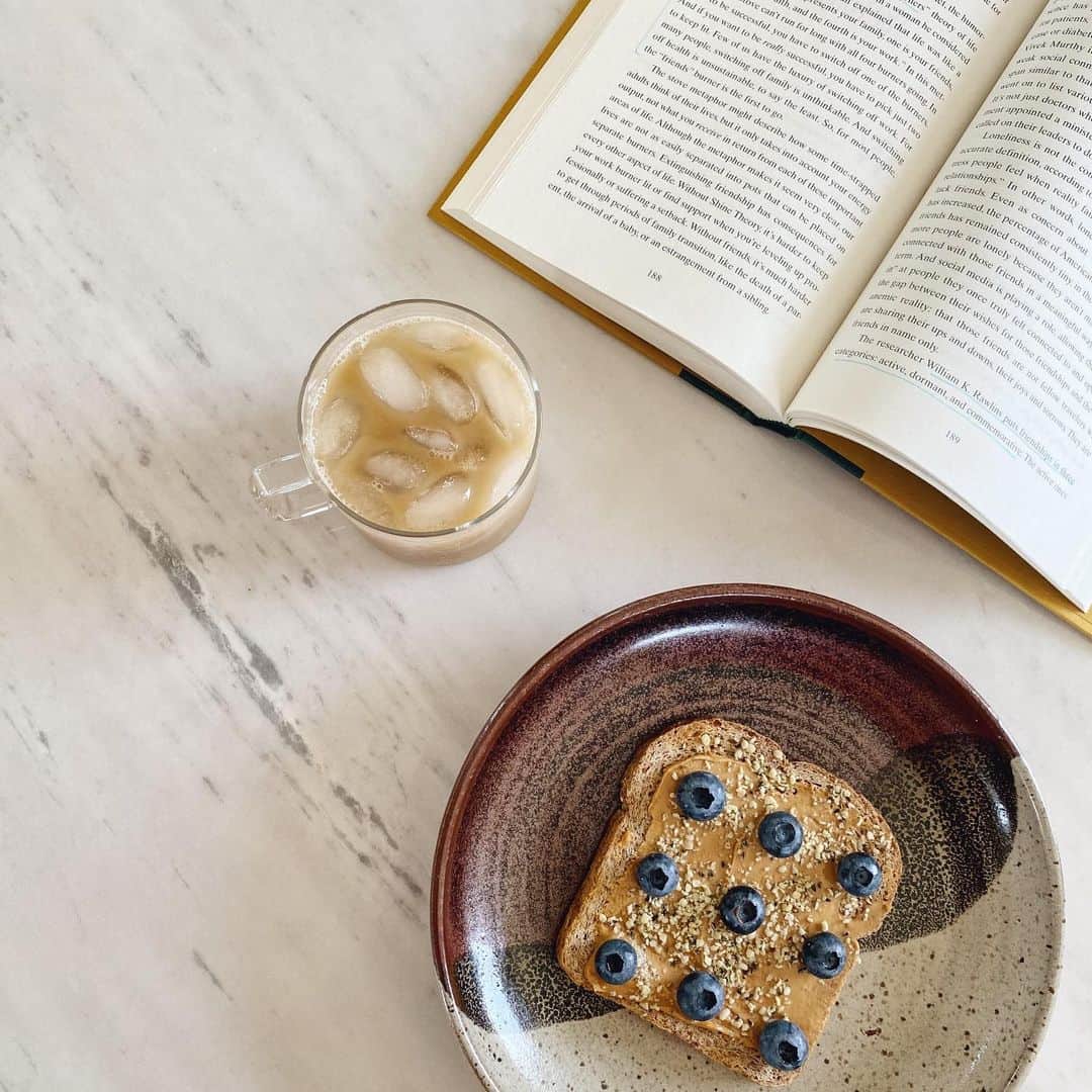 Jenn Imさんのインスタグラム写真 - (Jenn ImInstagram)「Lil snack inspired by @sophiachang 🍞 Currently reading Big Friendship by Aminatou Sow + Ann Friedman. Will do a review on it in my next book haul video, but for now, swipe to enjoy the sounds of my chewing.」8月6日 6時53分 - imjennim