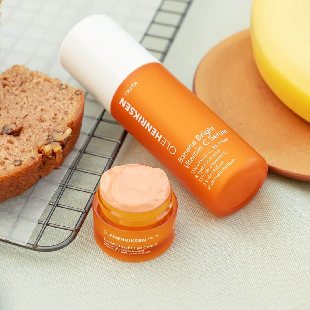 のインスタグラム：「All banana everythinggg 😍 Here's how to use these two from our Banana Bright best-sellers: ✨ Get brighter, bouncier skin in 7 days with Banana Bright Vitamin C Serum ✨ Color-correct the entire eye area and prep for concealer with Banana Bright Eye Crème Leave a 🍌 if you love these two together ⬇️」