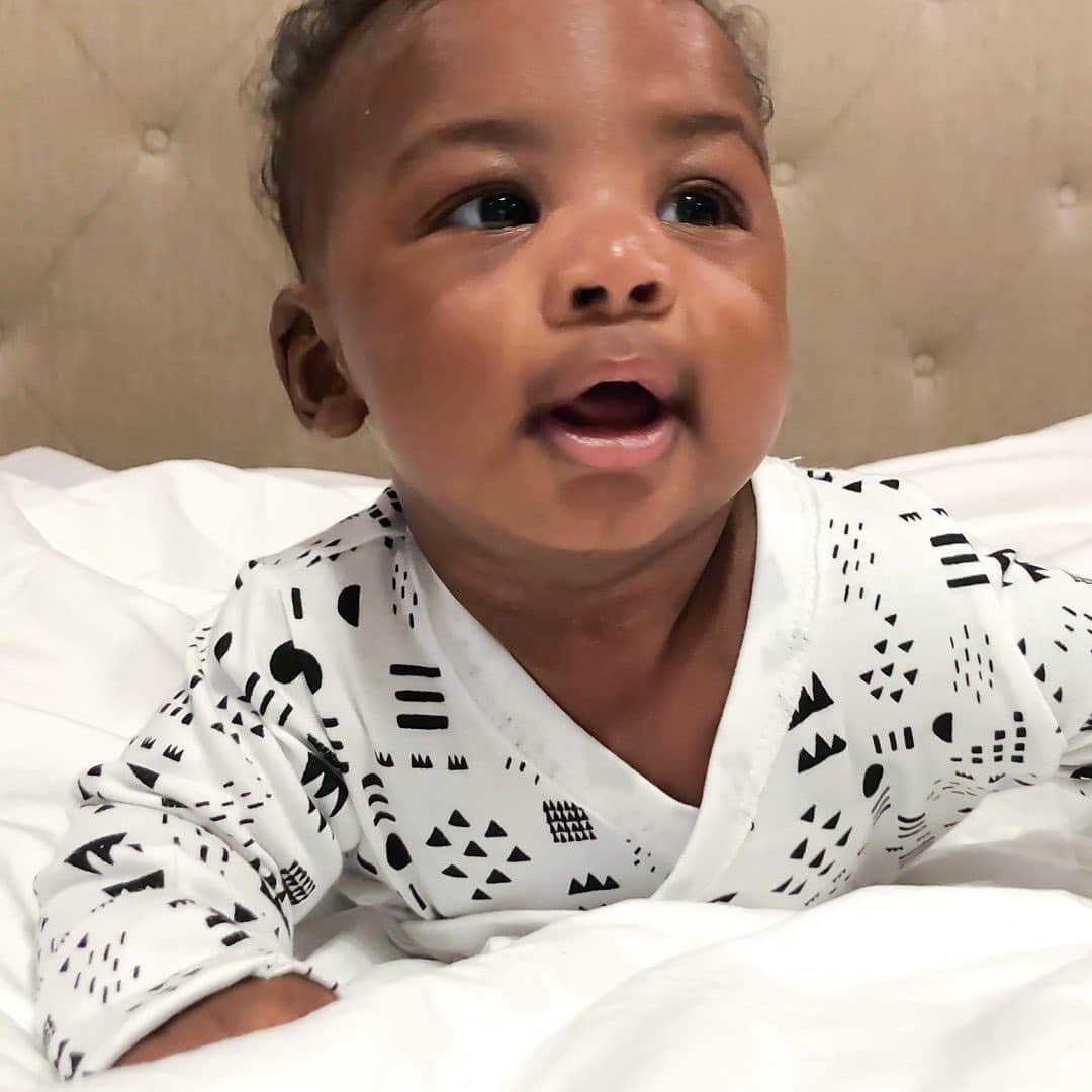 The Honest Companyさんのインスタグラム写真 - (The Honest CompanyInstagram)「It's Pattern Play all day with Jessica + Hayes! Did you know we have patterned baby clothing to match your wipes, blankets + other accessories?   Check out all the coordination thru the 🔗 in our bio. Which print do you want to see in Honest Baby Clothing? Share your suggestions below 👇 #HonestBabyStyle」8月6日 7時05分 - honest
