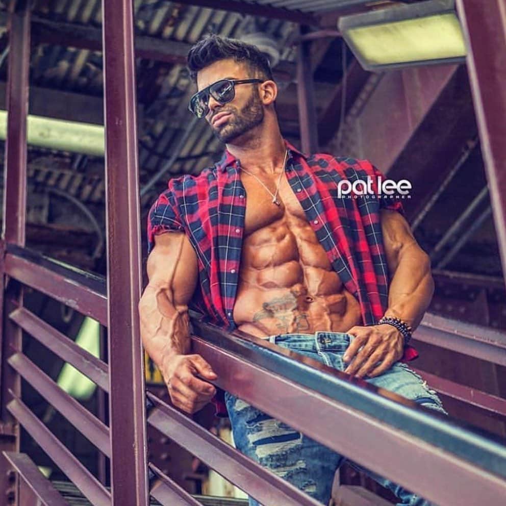 Sergi Constanceさんのインスタグラム写真 - (Sergi ConstanceInstagram)「You need to be a little mental fucked-up to achieve #greatness 🦅」8月6日 7時28分 - sergiconstance