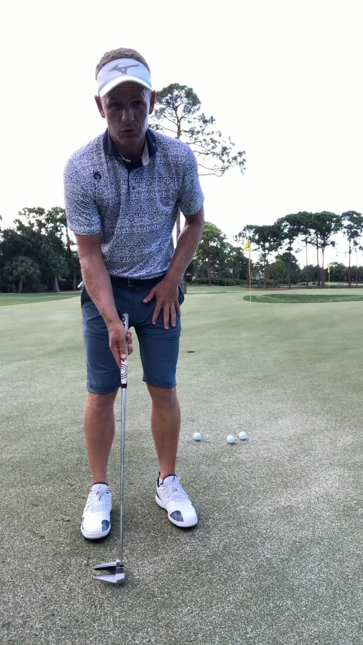 ルーク・ドナルドのインスタグラム：「Solid contact and proper acceleration are two 🔑‘s to good speed control, especially on slower greens. This simple drill using 2 tees to gauge where on the face you are striking the ball, along with that short sharp finish, almost popping the ball, is going to create a better strike and better speed control so you have no problem getting the ball to the hole. Tag a friend who is always short on their putts! #LDTips #slowergreens #teedrill #properacceleration #neverupneverin #staysafe #stayhealthy」