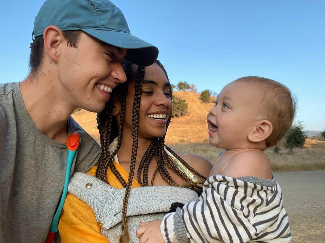 ナッシュ・グリアのインスタグラム：「All smiles 🥰」