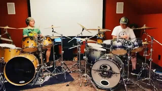 3 Doors Downのインスタグラム：「“BANGIN’ ON STUFF X 2 !!! with @greg3doorsdown_  We had some fun today!” - @brad3doorsdown #repost」