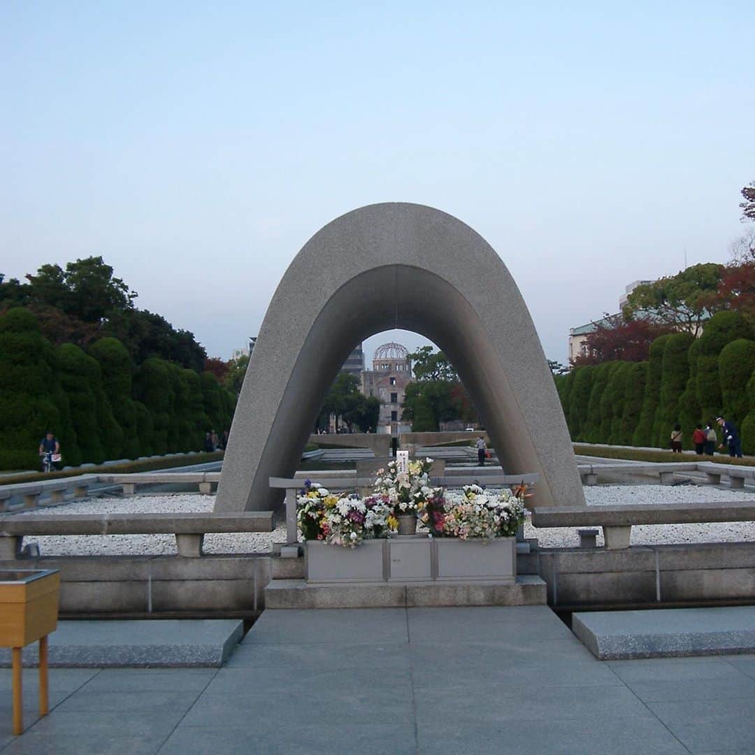 ボートレース宮島さんのインスタグラム写真 - (ボートレース宮島Instagram)「. 1945年8月6日午前8時15分。 今年で原爆投下から75年が経ちます。 . 世界が平和でありますように。 . . #ボートレース宮島  #広島平和記念公園 #広島平和公園 #原爆ドーム #広島原爆ドーム #原爆の日 #広島 #Hiroshimapeacepark #Hiroshima」8月6日 8時21分 - boatrace_miyajima