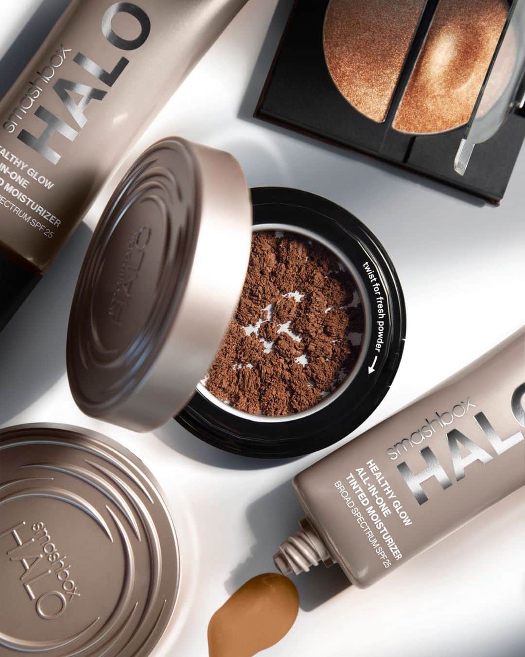 Smashboxのインスタグラム：「Welcome to the fam, Halo Healthy Glow Tinted Moisturizer 💎💎💎 Paired with Halo Fresh Perfecting Powder & Halo Highlighter Duo, your skin has never looked THIS GOOD.⁣ ⠀⠀⠀⠀⠀⠀⠀⠀⠀⁣ Available in the UK August 26 Available in Mexico September 1 Available in Canada September 15 Available in Italy, Nordic, Germany, Poland, Greece, Austria, Belgium, Turkey, Switzerland January 2021⁣ Middle East and India February 2021⁣ Available in Russia, South Africa and Israel March 2021⁣ Available at Mecca in January 2021⁣ Available at Sephora Thailand/Malaysia/Singapore in March 2021」