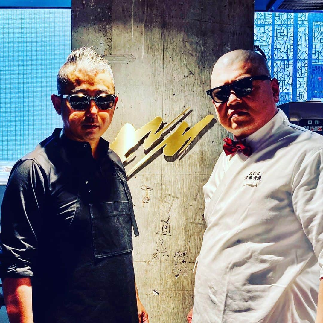  WATANABETAKAYOSHIさんのインスタグラム写真 - ( WATANABETAKAYOSHIInstagram)「Yin and yang！ @wagyumafia   Men In Black Or The Blues Brothers  Thx @__flora」8月6日 8時49分 - teruzushi