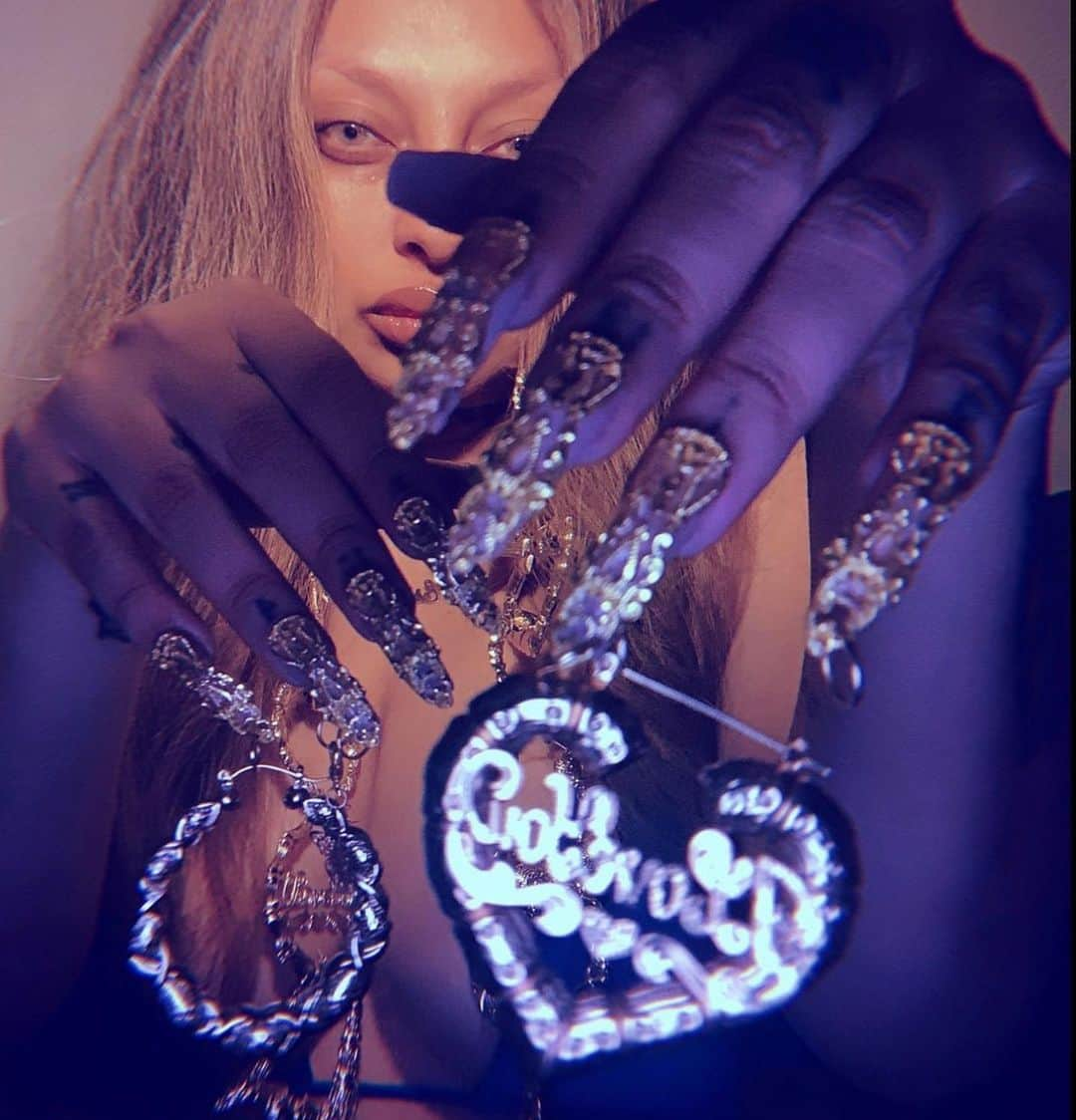 Britney TOKYOさんのインスタグラム写真 - (Britney TOKYOInstagram)「Queen 👑 @brookelyn_styles   #nailart #nails #fashion #art #britneytokyo」8月6日 9時03分 - britneytokyo