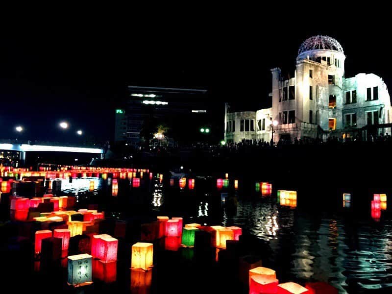 中嶋ユキノさんのインスタグラム写真 - (中嶋ユキノInstagram)「今年で75年。‬ ・ ‪広島の祖母が腕をさすりながら、‬ ‪「ここにガラスが入ってるのよ」と言って、触らせてくれたことがあった。‬ ・ ‪祖父母が見た世界は、想像を絶するものだったのだと思う。‬ ・ ‪忘れない。‬ ・ #広島 #hiroshima  #広島原爆の日  #広島原爆ドーム #この写真は2015年8月6日」8月6日 9時07分 - nakajima_yukino