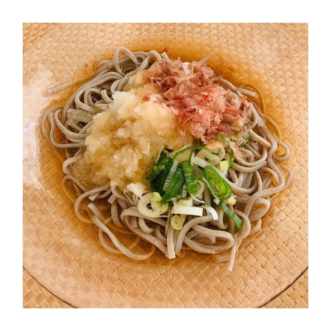 のインスタグラム：「#おはようございます☀ 一週間半ぶりになってしまったNack5、ちょっぴりドキドキでしたが無事終えました🙌 明日もお耳にかかります🤗♪  福井の友人から、大好きなおろし蕎麦を送ってもらいました😭😭🌟 やっぱり福井のお蕎麦は無敵❣️ 本当にありがたい🙏💓 このご時世になり、物凄く頻繁に誰かと物を送り合うようになった気がします😅  #福井 #おろし蕎麦 #大好きな味 #foodpornshare #さゆりクッキング」