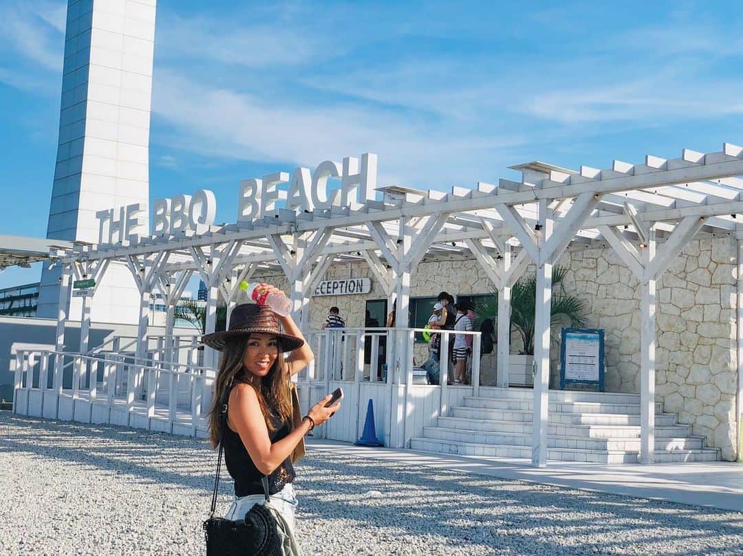 MEGUMIのインスタグラム：「豊洲の #thebbqbeach  おしゃれBBQ場だった✨  灼熱のBBQ楽しかった🍖🍖🍖  #bbq#summer#beach#sunny#やっと夏が来た🤍💙」