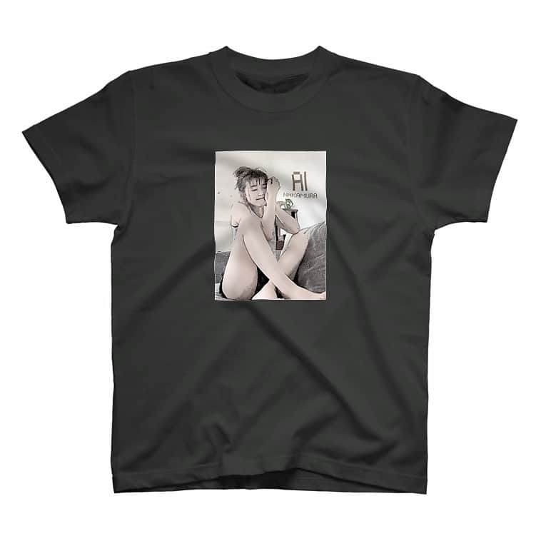 中村愛さんのインスタグラム写真 - (中村愛Instagram)「👕♡ ・ ・ ・ 実は火曜日からYouTubeの視聴者さんだけに先行発売してますた✨‼️ #オリジナルtシャツ  中村愛グッズ出すの初めてなんです。 初おろし…♡ 11日までセールしてます✨ #suzuriで販売中  自分の写真付きのTシャツは外で着たら笑われるので、パジャマにしてくださいw むしろ買わなくて良いです😂 あ、急いで作ったのでまだ私も現品見てない！取り寄せ中！そんな状態で良い方ぜひ♡  https://suzuri.jp/nakamura_ai  #中村愛Tシャツ #カラーもサイズも豊富」8月6日 9時34分 - nakamuramura_ai