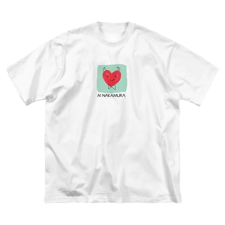 中村愛さんのインスタグラム写真 - (中村愛Instagram)「👕♡ ・ ・ ・ 実は火曜日からYouTubeの視聴者さんだけに先行発売してますた✨‼️ #オリジナルtシャツ  中村愛グッズ出すの初めてなんです。 初おろし…♡ 11日までセールしてます✨ #suzuriで販売中  自分の写真付きのTシャツは外で着たら笑われるので、パジャマにしてくださいw むしろ買わなくて良いです😂 あ、急いで作ったのでまだ私も現品見てない！取り寄せ中！そんな状態で良い方ぜひ♡  https://suzuri.jp/nakamura_ai  #中村愛Tシャツ #カラーもサイズも豊富」8月6日 9時34分 - nakamuramura_ai
