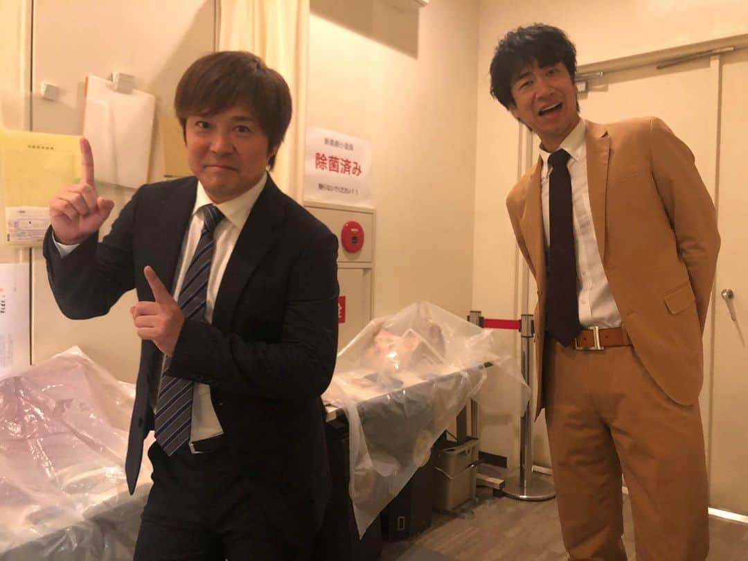 なんばグランド花月さんのインスタグラム写真 - (なんばグランド花月Instagram)「﻿ ‪劇場番長テンダラーさん！‬﻿ ﻿ ‪昨年度のなんばグランド花月の本公演には、202ステージにご出演いただいています！‬﻿ ﻿ ‪常に進化し続けるお二人の漫才。‬﻿ ‪今週末もご出演よろしくお願い致します！‬﻿ ﻿ ‪#テンダラー‬﻿ ‪#テンダラー浜本‬﻿ ‪#テンダラー白川‬﻿ #大阪﻿ #難波﻿ #難波千日前﻿ #お笑い﻿ #笑いの殿堂﻿ ‪#なんばグランド花月‬」8月6日 20時40分 - nambagrandkagetsu