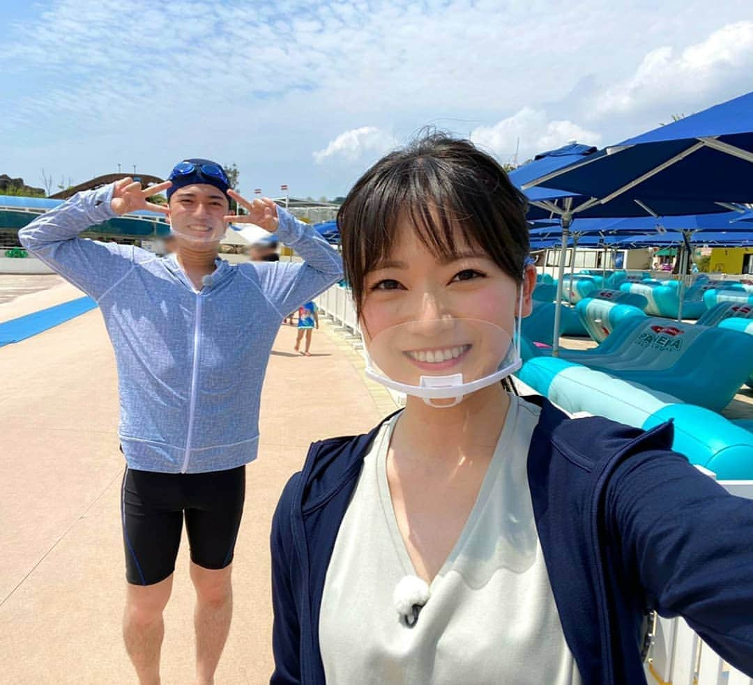 島貫凌のインスタグラム：「同期コンビで夏らしいロケ！明日のドデスカ！コレクルにて。 ・ #ラグーナテンボス #ラグナシア #プール #ビーチサンダル #日焼け #ヒリヒリ #ドデスカ #メーテレ #アナウンサー #南雲穂波 #島貫凌」