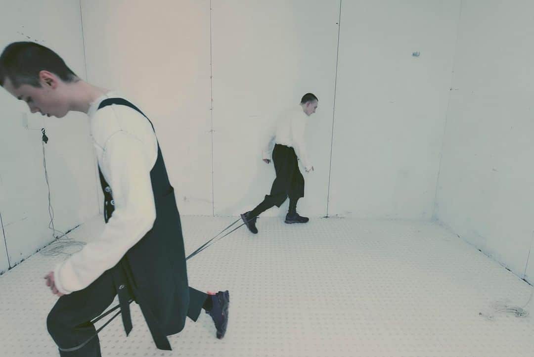 UNITED ARROWS & SONSさんのインスタグラム写真 - (UNITED ARROWS & SONSInstagram)「【 Info 】﻿ ＜adidas Originals by OAMC ＞﻿ Luke Meier（ルーク・メイヤー）の手がけるㅤㅤㅤㅤㅤㅤㅤㅤㅤㅤㅤㅤㅤ ＜OAMC（オーエーエムシー)＞とㅤㅤㅤㅤㅤㅤㅤㅤㅤㅤㅤㅤㅤ ＜adidas Originals（アディダス オリジナルス）＞によるコレクション＜adidas Originals by OAMC＞のㅤㅤㅤㅤㅤㅤㅤㅤㅤㅤㅤㅤㅤ Type O-4とType O-5を8月7日(金)にユナイテッドアローズ＆サンズとユナイテッドアローズ＆サンズ オンラインストアにて発売いたします。ㅤㅤㅤㅤㅤㅤㅤㅤㅤㅤㅤㅤㅤ ※オンラインストアは11:00から発売開始いたします。﻿ ﻿ Type O-4は＜adidas＞のアウトドアスポーツレーベル＜adidas TERREX（アディダス テレックス）＞からインスパイアされたアウトドアシューズとサンダルを組み合わせたようなシルエットで、アッパーがスエードとヌバックで構成されているほか、シュータンには半透明素材を採用するなどして素材に拘る＜OAMC＞らしいモダンな雰囲気になっています。﻿ Type O-5は、1998年に＜adidas Originals＞のEQTシリーズからリリースされたレトロでボリューム感のある「Tyranny（ティラニー）」から着想を得ています。Tyrannyのソールにメッシュやスエードからなるトレイルランニング用のアッパーを組み合わせ、全体のトーンを統一することでクリーンな印象の1足に仕上がっています。﻿ ﻿ ﻿ Collection of <adidas Originals by OAMC> by <uke> (OAMC) and <adidas Originals by OAMC>, type O-4 and type O-5 by Luke Meier on 7th August .It will be sold at United Arrows & Sons and United Arrows & Sons online store. *The online store will be on sale from 11:00.﻿ ﻿ Type O-4 is a silhouette that combines outdoor shoes and sandals inspired by <adidas>'s outdoor sports label <adidas TERREX>, and the upper consists of suede and nubuck, as well as tongue. Has a modern atmosphere like <OAMC>, which uses semi-transparent materials.﻿ The Type O-5 is inspired by the retro, voluminous "Tyranny" released in 1998 from the <adidas Originals> EQT series. The Tyranny sole is combined with a mesh and suede trail running upper to unify the overall tone, resulting in a clean pair of shoes.  #adidasOriginalsByOamc #adidasOriginals #oamc #UnitedArrowsAndSons」8月6日 20時42分 - unitedarrowsandsons