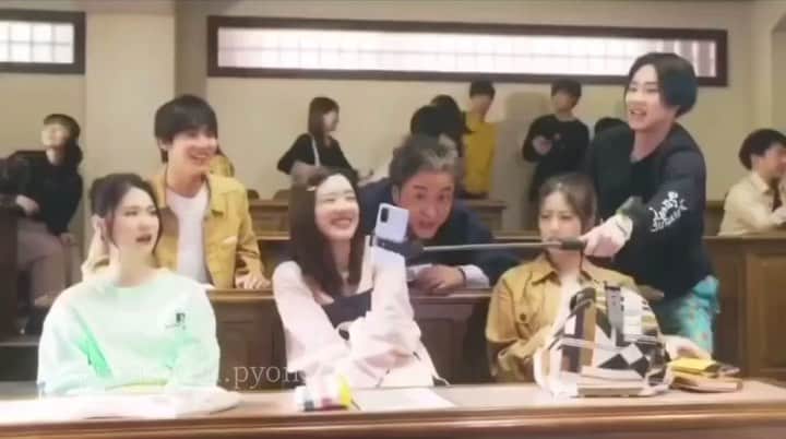 のインスタグラム：「ムロムロトレインyoｰyo🤟 ほんと福田監督のOP、EDいっつもおもしろくて好き！ ・ ・ #ムロツヨシ  #永野芽郁  #中川大志  #今田美桜  #小野花梨  #戸塚純貴  #新垣結衣  #親バカ青春白書  #ゆず  #0806」