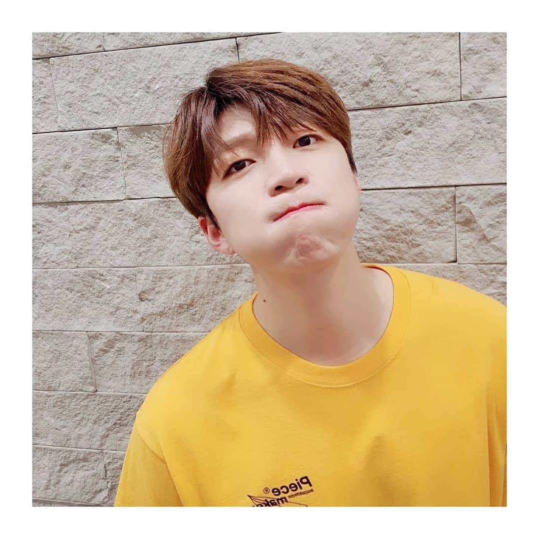 U-KISS（ユーキス）のインスタグラム：「[#수현] 말랑뽀짝 갱얼쥐 수현 오피피에이~🐶💛🧡  #유키스 #수현oppa 는 #아직봄인가 #UKISS #SOOHYUN」