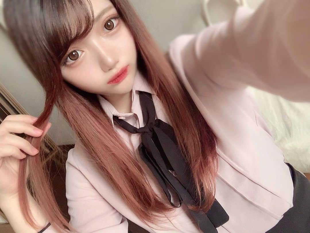 のインスタグラム：「生存確認レベルの投稿頻度でごめんなさいт  ̫ т（笑） 赤注入したッ❤︎ 全身もかの服借りたンゴ」