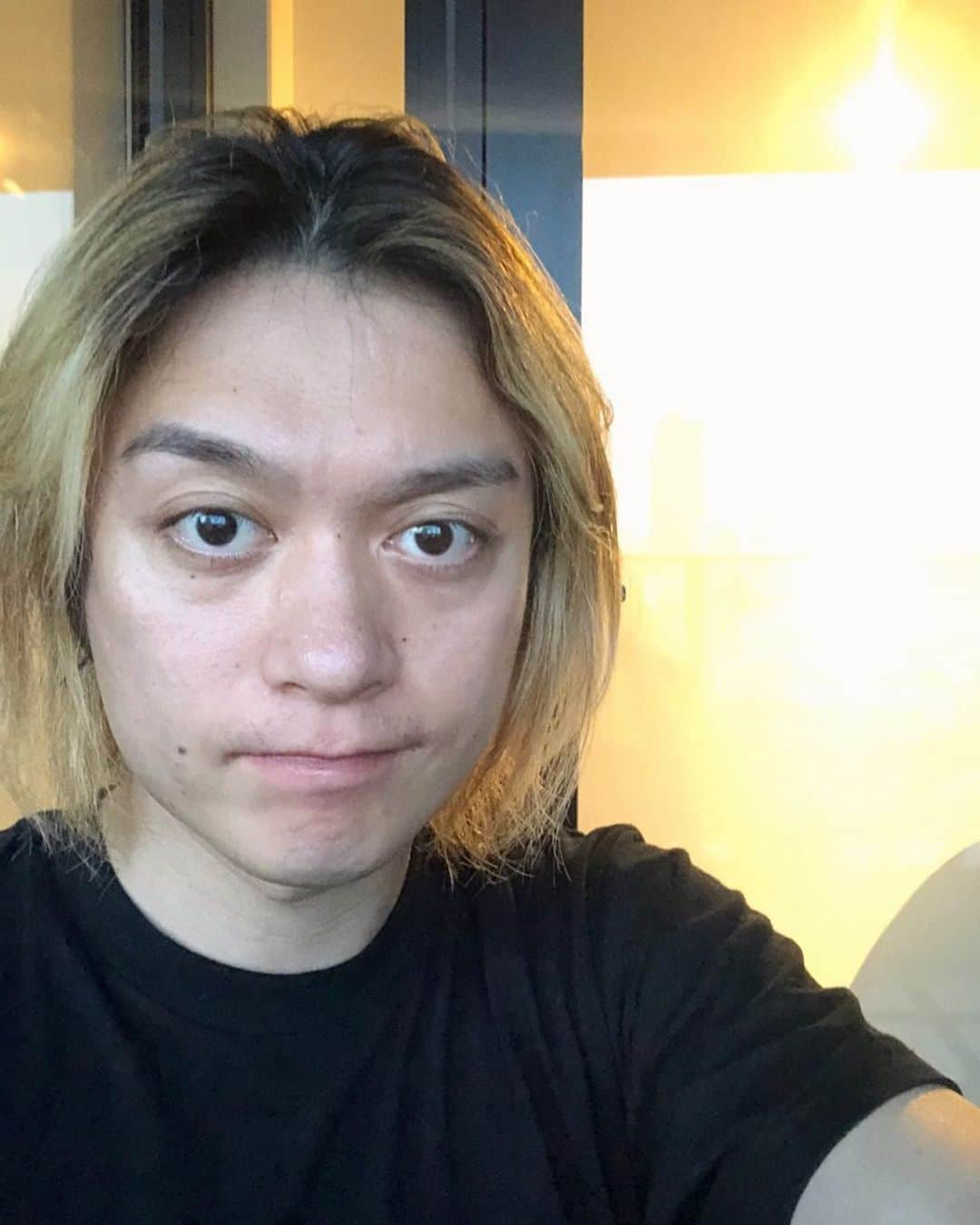 Toru さんのインスタグラム写真 - (Toru Instagram)「心配をおかけしました。幸いにも軽症で無事退院し帰ってきました。いやぁ正直長かった。。隔離生活は想像以上に辛く、気がおかしくなりそうな時もありましたが今やっと外の空気を感じられてホッとしています。なにより入院中サポートして下さった医療従事者の方々、本当にお世話になりました。そして温かいメッセージを送ってくれたファンの皆、支えてくれたメンバー、友人達に心からありがとう。Toru」8月6日 19時36分 - toru_10969