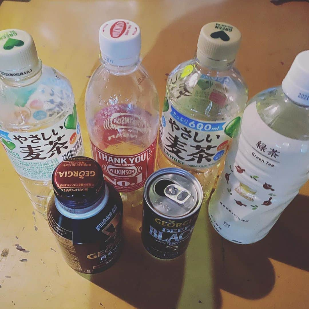 黒川忠文さんのインスタグラム写真 - (黒川忠文Instagram)「今日の日中飲んだ飲料 3リットル弱かな？ 明日はもっと飲んでやる！」8月6日 19時43分 - kurokawatadafumi