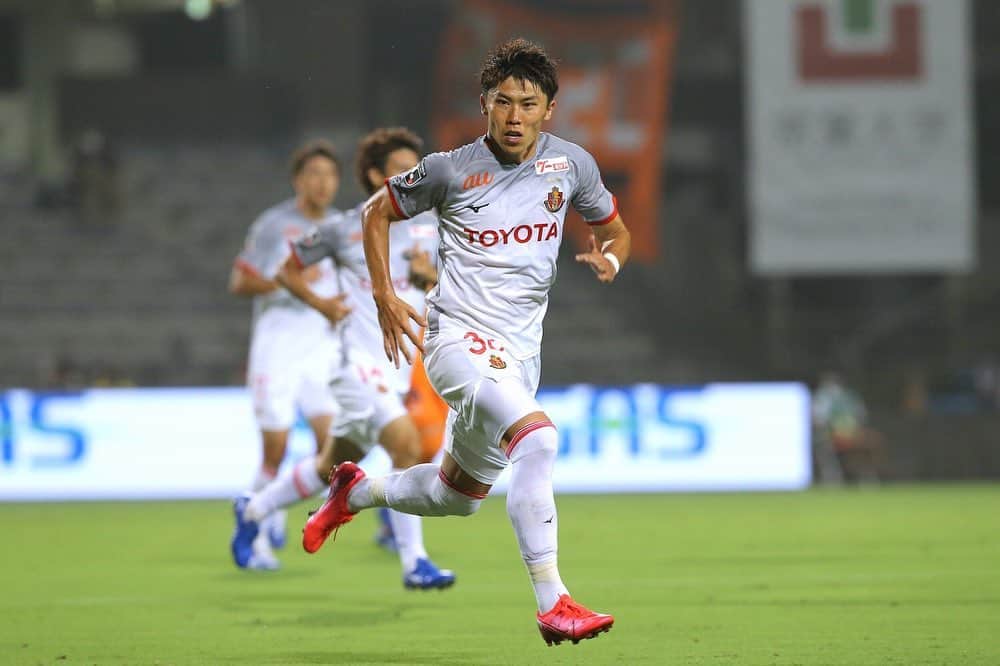 太田宏介のインスタグラム：「『清水エスパルス戦』 応援ありがとうございました！ 複数得点に無失点。 個人的に久々に90分やれたことも収穫。 土曜日も勝つ👊🏻🔥 #grampus  #太田宏介」