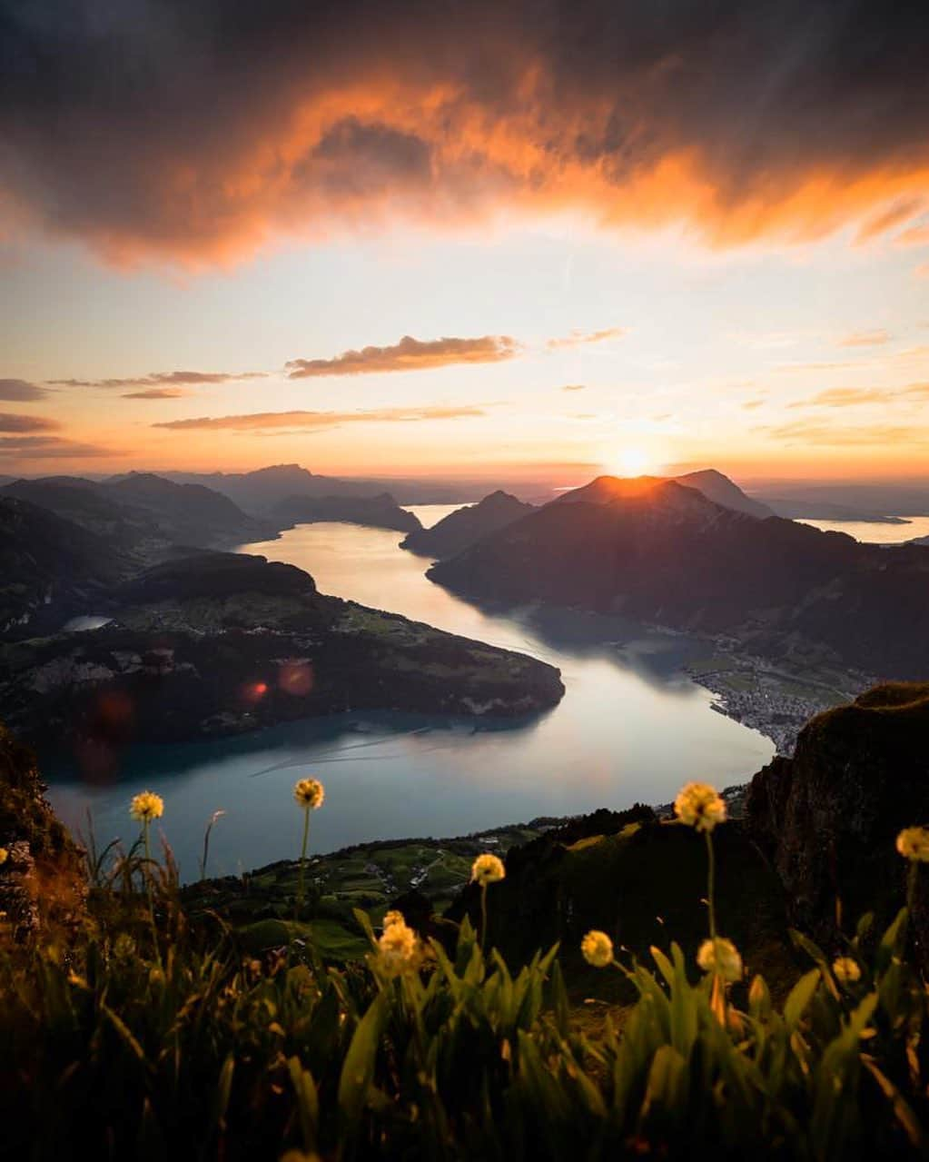 Canon Photographyさんのインスタグラム写真 - (Canon PhotographyInstagram)「Switzerland, you are so beautiful!🇨🇭If Switzerland is on your list, make sure to add Fronalpstock to your itinerary! Words can’t do justice to this place. Did this photo convince you already? Photography  @sjoerdbracke  Curated by @ianharper  ﻿ Fronalpstock, Switzerland  #fronalpstock #lakelucerneregion #canon_photos #cpcollectives  #horizoncp」8月6日 19時57分 - cpcollectives