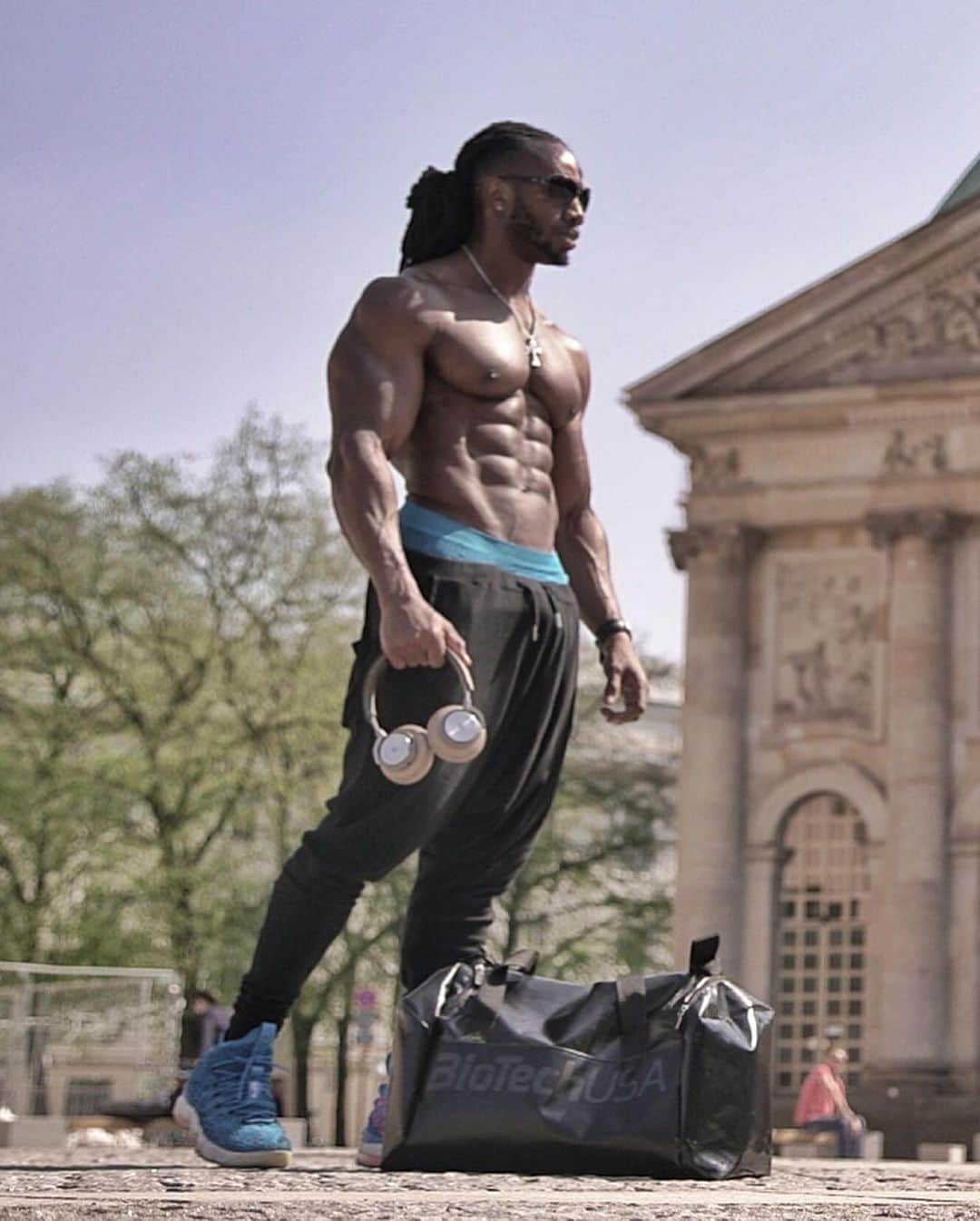 Ulissesworldさんのインスタグラム写真 - (UlissesworldInstagram)「Start each day with a positive thought and a grateful heart 🙏  _ LINK IN MY BIO👆For Meal Plans & Programs (Females also) @iamdedicated_army #letsgo IAMDEDICATED.ULISSESWORLD.COM _ #Ulissesworld #tbt」8月6日 19時57分 - ulissesworld