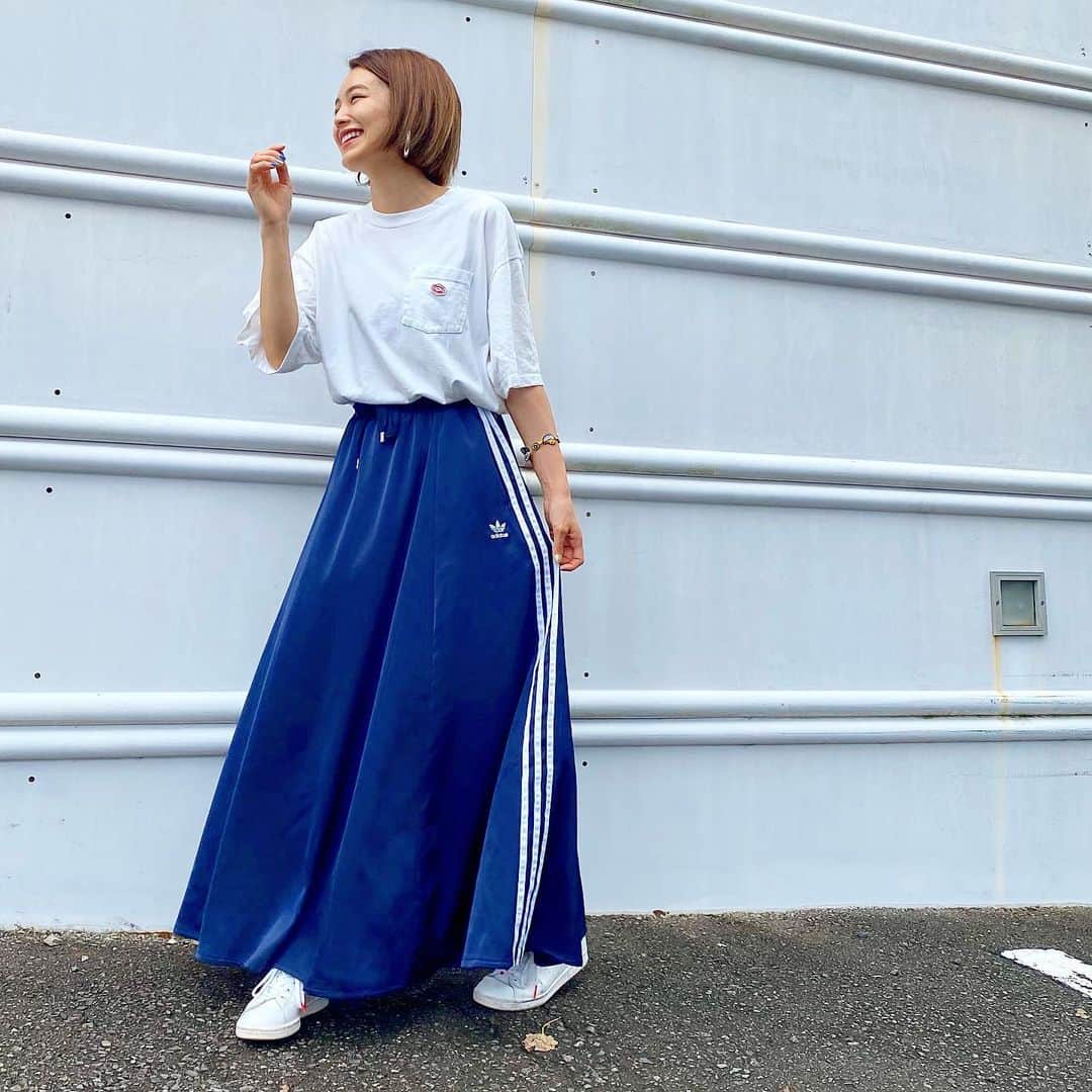 富久美玲のインスタグラム：「_ . 🆕 前に撮影の衣装で可愛いと思っとった スカートに再会して迷わずGET🥺 .  @adidasoriginals  ▷Mサイズ . #私服#身長152cm#mireistylecode#ootd#スカート#ロングスカート#adidasoriginals」