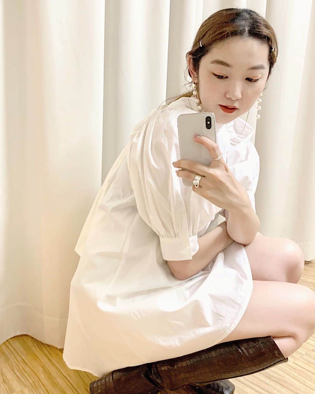 mina hinokuchiのインスタグラム：「. 今日はお店にも新作が続々入荷！ このチュニックブラウスを、 もうすぐ入荷するロングブーツと合わせるんだ〜✨ . アクセや雑貨もたくさん入って来てますよー！ #whoswhochico #salonbychico #フーズフーチコ　#mina_chicode  #ロングブーツ」