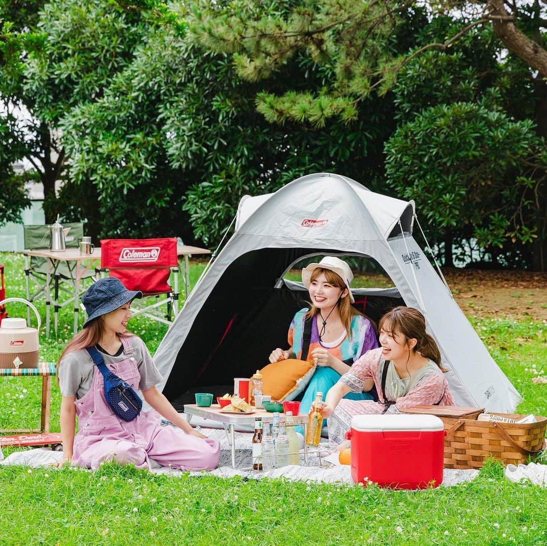 Coleman Japanのインスタグラム：「＼ピクニック女子会にも人気☘／  近所の公園で気軽にできるピクニックで、開放的な気分を楽しもう♪ワンタッチで広げられるポップアップテントや簡単に収納できるテーブルなど、持ち運びが便利な優秀アイテムが勢揃い。  【Coleman × mer】 コールマンの人気お手軽グッズBEST6 公開中❣️ https://bit.ly/31tHYMe ・ 【アウトドアワゴンプレゼント🎁】 今なら、アウトドアで大活躍の「アウトドアワゴン」を抽選で1名様にプレゼントいたします！応募詳細は〈7月31日の投稿〉をチェック👈 ・ ・ ・ #mer / @merweb_official @__nmsk13 @nanami_110v017 @ayanen_11 ・ #灯そうColeman #灯そうコールマン #灯そう #Coleman #コールマン #Camp #キャンプ #Outdoor #アウトドア #Tent #テント #コールマンテント #アウトドアワゴン #picnic #ピクニック #私のコールマン」