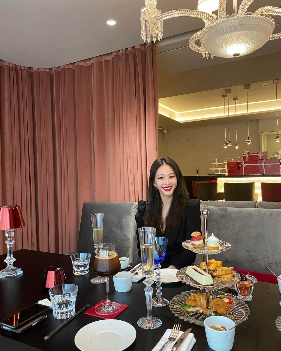 ハン・イェスルさんのインスタグラム写真 - (ハン・イェスルInstagram)「🥂✨」8月6日 20時17分 - han_ye_seul_