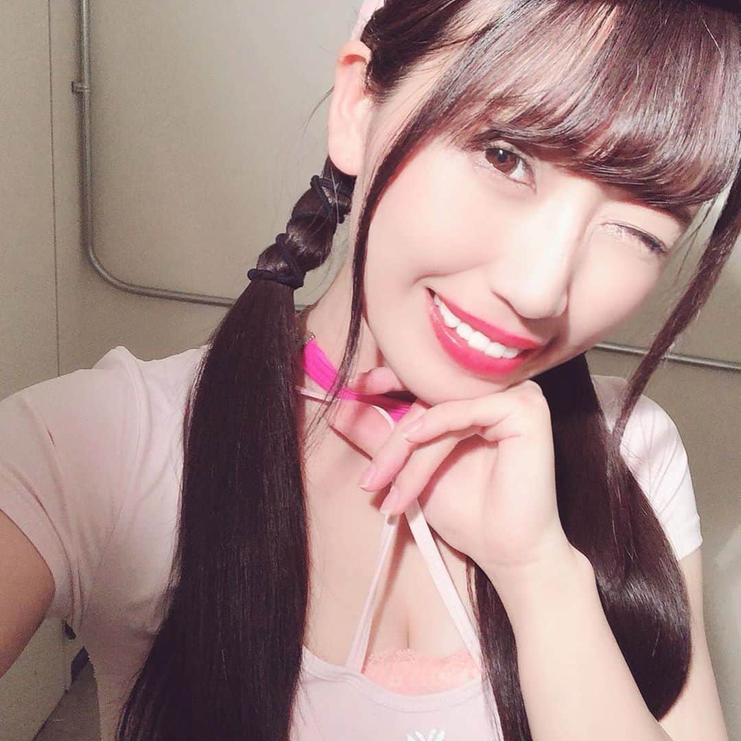 のインスタグラム：「💗💗 ・ #ピンク #pink #ツインテール #twintail #💗 #🔫」