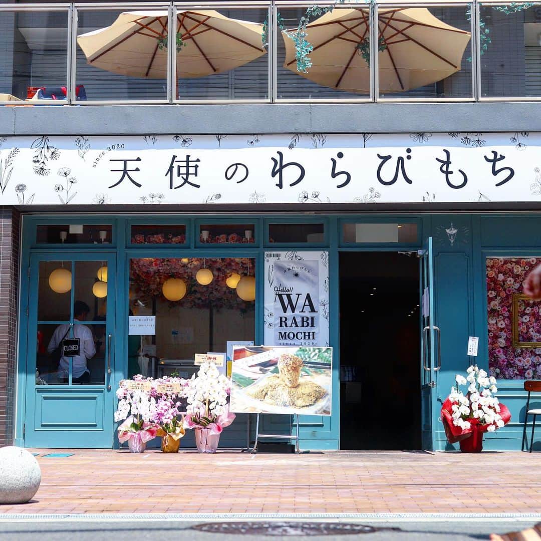 きょん。さんのインスタグラム写真 - (きょん。Instagram)「.  .  天使のわらびもち @tenshino_warabimochi   口溶けって こういうことか...。 と 思わず ニマニマしてしまった "天使食感"の わらびもち専門店。  噛まずに食べられるを超えて もはや吸い込めた。  飲むわらびもちや 生クリームと合わせた カップ入りわらびも ありますえ〜🤤  adress:大阪市北区中崎西3-3-3  #天使のわらびもち #osaka#sweets#わらびもち」8月6日 20時12分 - kyon_tokiiro