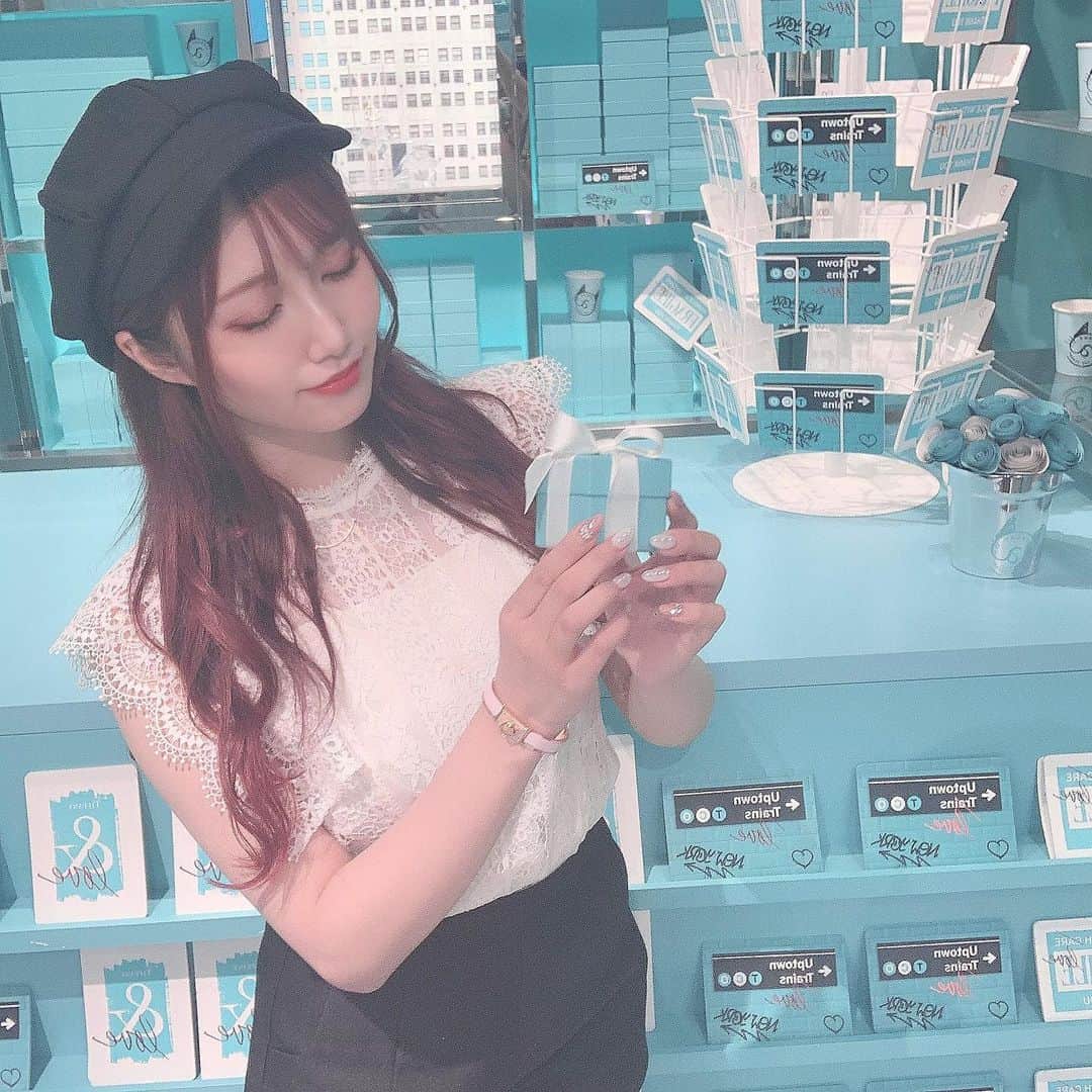のインスタグラム：「Tiffany catstreet🐈♡ ・ ・ ・ ・ #tiffanyblue#ティファニーカフェ  #斎藤あみり#av女優#プレステージ#自撮りlingerie#sexy#グラビア#性感女优 #女星#可爱#kawaii#selfie#photography」