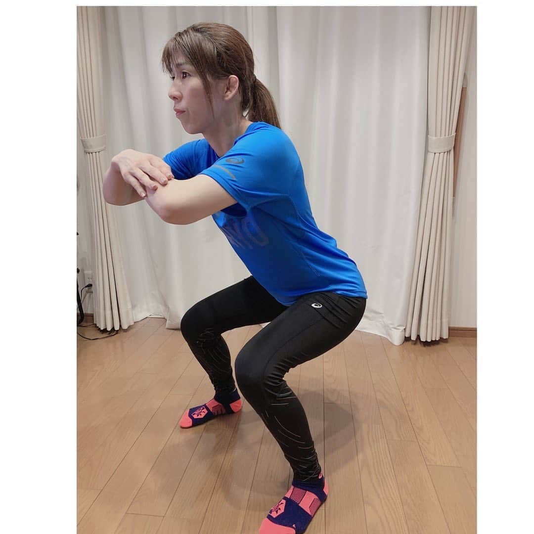 吉田沙保里さんのインスタグラム写真 - (吉田沙保里Instagram)「お家で体幹トレーニング😊💪 #体幹トレーニング #asics」8月6日 20時28分 - saori___yoshida