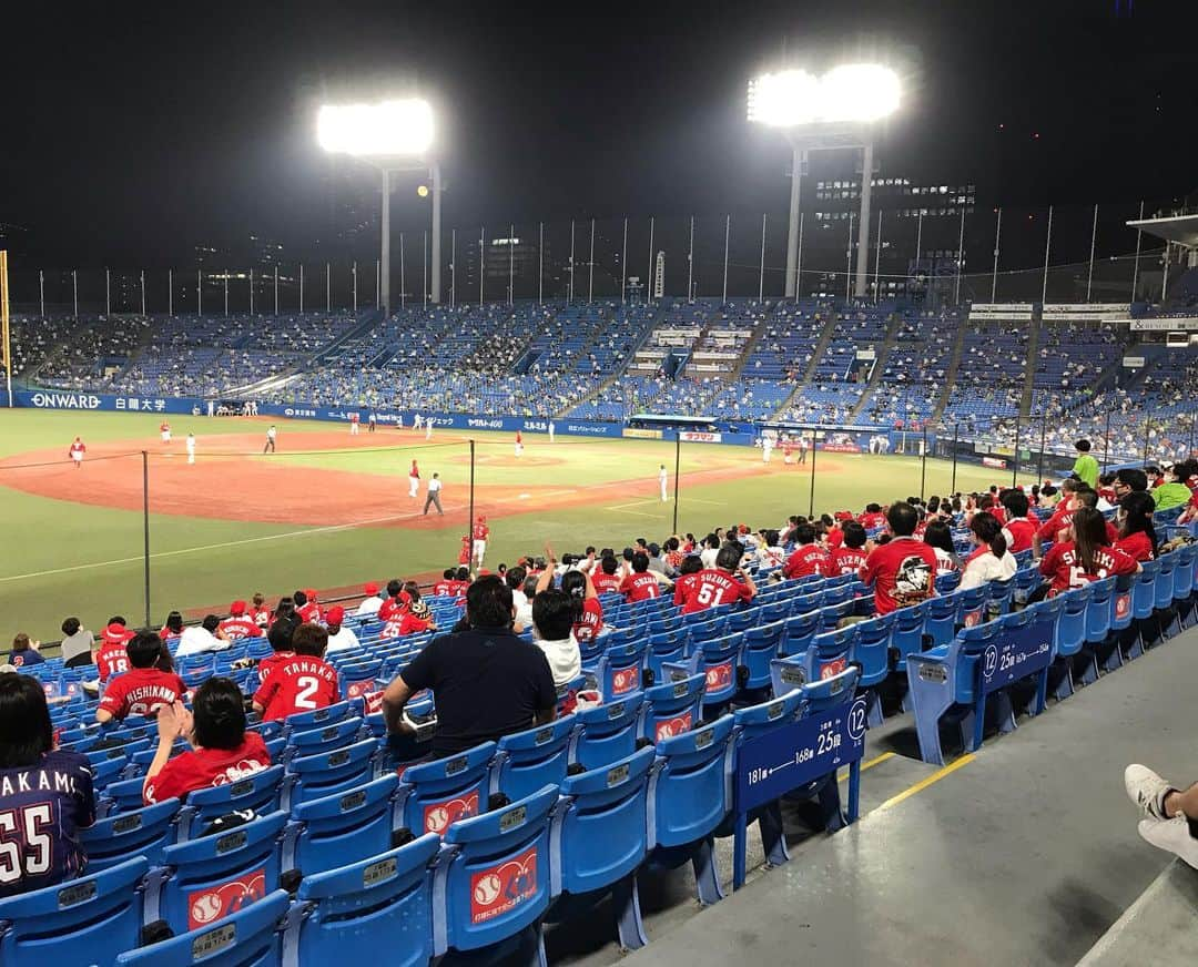 新丼貴浩さんのインスタグラム写真 - (新丼貴浩Instagram)「今シーズン初カープ🎏② 救援陣を間近に見れてますますカープが好きになりました‼️ 試合も勝ち鯉‼️」8月6日 12時08分 - aradon_takahiro