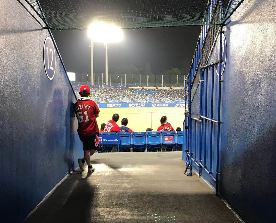 新丼貴浩さんのインスタグラム写真 - (新丼貴浩Instagram)「今シーズン初カープ🎏② 救援陣を間近に見れてますますカープが好きになりました‼️ 試合も勝ち鯉‼️」8月6日 12時08分 - aradon_takahiro