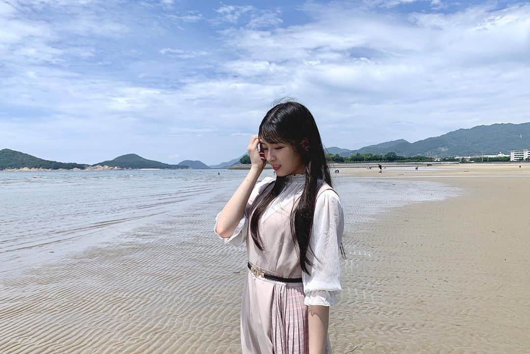 行天優莉奈さんのインスタグラム写真 - (行天優莉奈Instagram)「ちょっと前に父母ヶ浜に行ってきました♪ とっても天気が良くてきれいな海と空🏖足だけ入ったよ！ あと、ちょっと日焼けしちゃったけどいいや！わら #父母ヶ浜 #夏 #海 #行天優莉奈」8月6日 12時13分 - yurina.0314