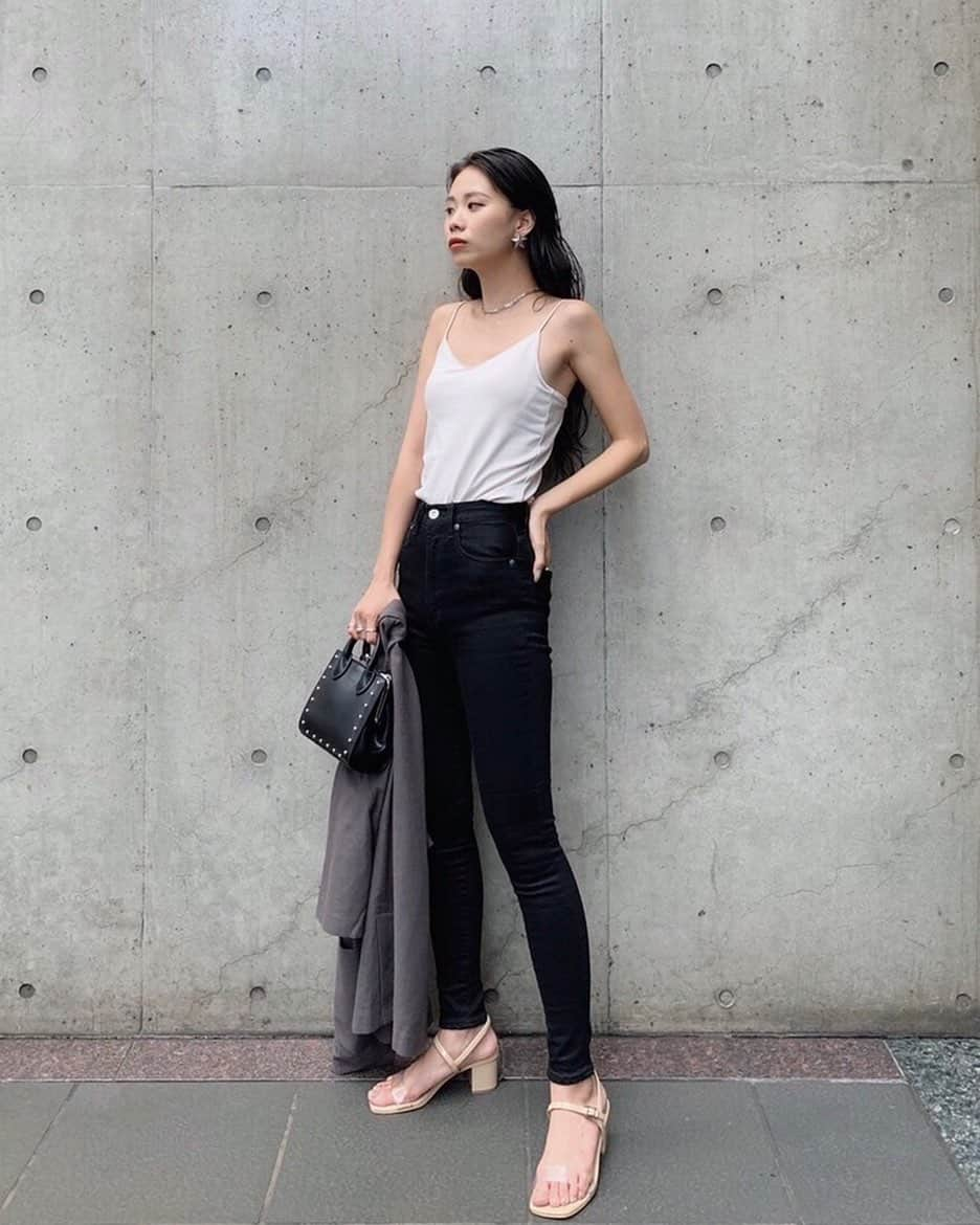 MOUSSY SNAPさんのインスタグラム写真 - (MOUSSY SNAPInstagram)「#MOUSSYSNAP @yunafujiki 167cm KYOTO PORTA STAFF/京都ポルタ店スタッフ ㅤㅤㅤㅤㅤㅤㅤㅤㅤㅤㅤㅤㅤ HIGH WAIST Rebirth BLACK SKINNY(010CSC12-2420) #MOUSSYJEANS CUP CAMISOLE(010DS380-0770) HALF SLEEVE SHIRTS JACKET(010DS330-2480) #MOUSSYCapsuleCollection #MOUSSY_CC STUDS CLASP SHOULDER BAG(010DST51-0320) JELLY STRAP SANDALS(010DSS52-1080) ㅤㅤㅤㅤㅤㅤㅤㅤㅤㅤㅤㅤㅤ #MOUSSY」8月6日 12時24分 - moussysnap