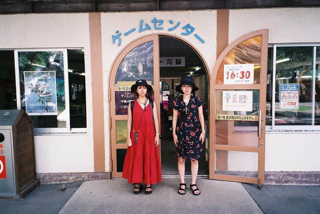 Aya（高本彩）さんのインスタグラム写真 - (Aya（高本彩）Instagram)「どこいっても双子か姉妹に間違われるわたしたち。  高本さんと井さん。  #双子#違います#多分前世は双子」8月6日 12時31分 - aya_dream04
