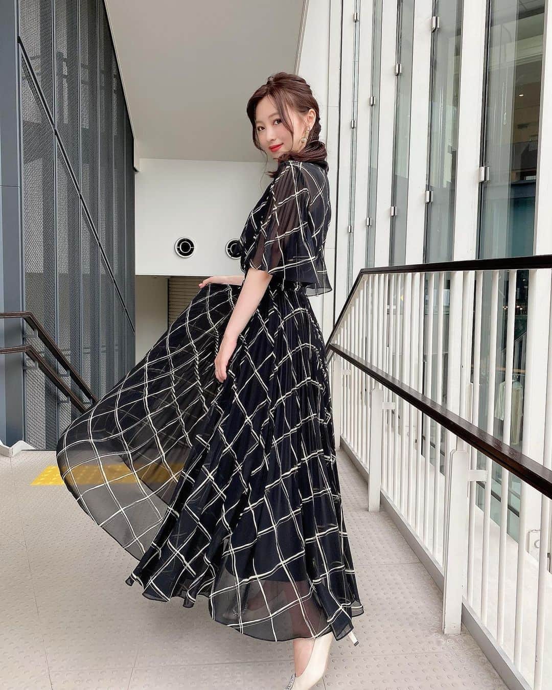 のインスタグラム：「.﻿ #🤍﻿ ﻿ ラシックマガジンの撮影📸﻿ ( @celford_official )の秋冬の新作ワンピかわいい🥺💓﻿ #ラシック #celford #👗」