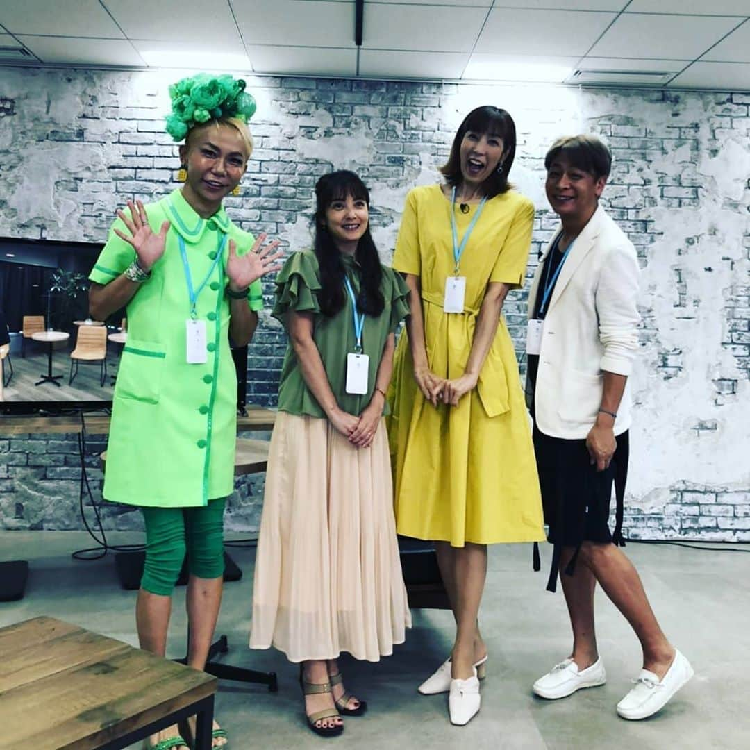 小椋ケンイチ(おぐねー)さんのインスタグラム写真 - (小椋ケンイチ(おぐねー)Instagram)「Mrs.マートT.V📺✨ 今回のゲストは 20年近くお友達の 大林素子さん　もっちゃんがゲストに来てくれました😉 昔、原宿に住んでた時 もっちゃんの家と2.3分の距離でお家によくお邪魔させていただきました🏠✨ 僕も180センチ近く身長がありますがこうやって写真で見ると僕が小さく感じます😅笑 今回からMCに中山エミリちゃんを迎え二人で楽しく番組を進めて行きます✨ お楽しみに📺 #ミセスマートT.V」8月6日 12時42分 - kenichi_ogura