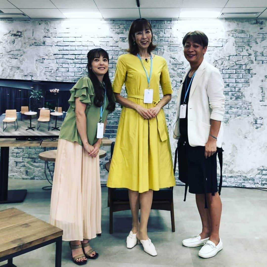 小椋ケンイチ(おぐねー)さんのインスタグラム写真 - (小椋ケンイチ(おぐねー)Instagram)「Mrs.マートT.V📺✨ 今回のゲストは 20年近くお友達の 大林素子さん　もっちゃんがゲストに来てくれました😉 昔、原宿に住んでた時 もっちゃんの家と2.3分の距離でお家によくお邪魔させていただきました🏠✨ 僕も180センチ近く身長がありますがこうやって写真で見ると僕が小さく感じます😅笑 今回からMCに中山エミリちゃんを迎え二人で楽しく番組を進めて行きます✨ お楽しみに📺 #ミセスマートT.V」8月6日 12時42分 - kenichi_ogura